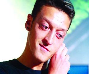 Hậu trường Premier League: Oezil soán ngôi Don Juan của Ashley Cole