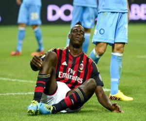 Milan thua Napoli: Phía sau một quả phạt đền