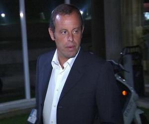 Chủ tịch Barca móc máy' trọng tài tặng penalty cho Real Madrid