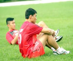 Đội tuyển Việt Nam: Bổ sung Hữu Long, Văn Bình, Văn Thắng