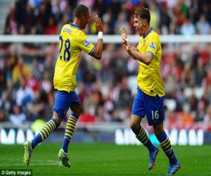 Ozil ra mắt ấn tượng, Arsenal đả bại Sunderland nhờ cú đúp của Ramsey