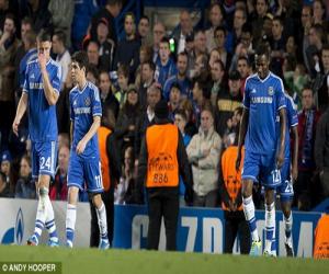 Chelsea thất bại vì học đòi M.U?