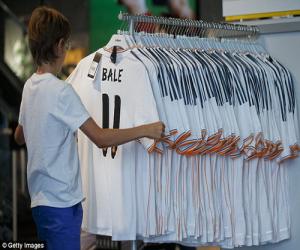 Áo đấu của Bale không đáng giá bằng áo đấu của Oezil