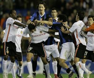 Trích tự truyện Ibrahimovic: Không tẩn nhau trên sân không phải là Ibra (Phần 3)