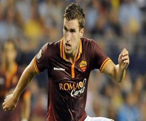 Mục tiêu của Man Utd tiếp tục phải lên bàn mổ