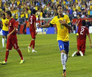 Ngôi sao Youtube lại khiến Ronaldo, Messi phải run sợ