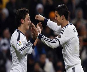 Mesut Ozil khẳng định Ronaldo là cầu thủ xuất sắc nhất thế giới