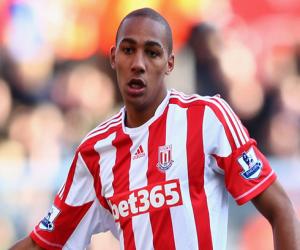 Sao Stoke gây tai nạn rồi thản nhiên bỏ đi