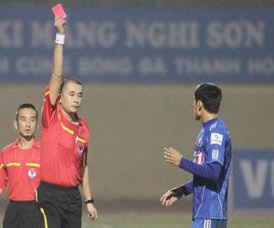 Trọng tài Nguyễn Trọng Thư giành danh hiệu Còi vàng 2013