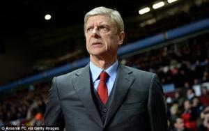 Wenger bức xúc: Quả penalty là món quà mà thượng đế ban cho Stoke!