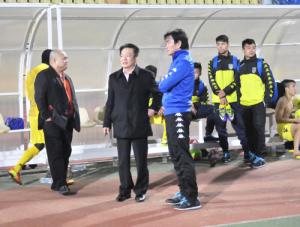 HN T&T thua đau, bầu Hiển nổi đóa với trọng tài