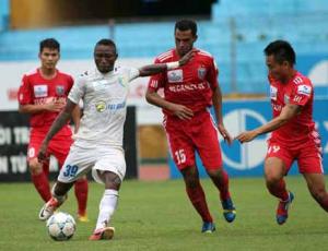 “Tóe lửa” ngay ngày khai mạc V-League 2014