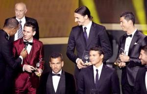 Dù bị chỉ trích, Messi - D&G vẫn là cặp đôi hoàn hảo