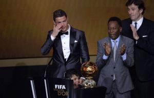 Ronaldo: Nước mắt con trẻ, nước mắt đàn ông