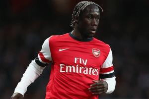 Mục tiêu của Napoli: Sagna, Alex Song và Mascherano