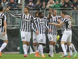 Chuyện muôn thuở tại Juventus: Khôn nhà dại chợ