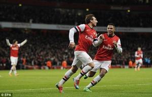 Bắn hạ Aston Villa, Pháo thủ Arsenal hùng dũng chiếm lại ngôi đầu