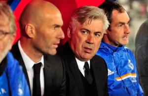Real Madrid: Zidane đang làm gì ở Bernabeu?