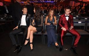 Màn kịch của Ronaldo và Messi ở gala QBV: Sự xấu xí của những thiên tài