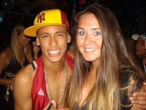 Neymar kiện bồ nhí tin đồn