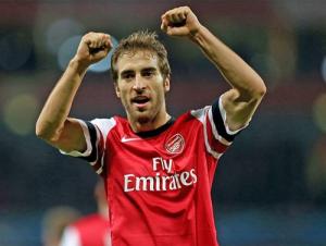 Arsenal bị chỉ trích, Flamini đáp trả Scholes