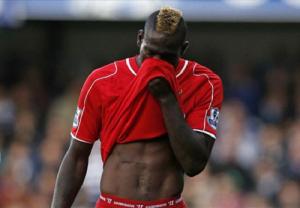 Pha bỏ lỡ siêu hạng của Super Mario Balotelli
