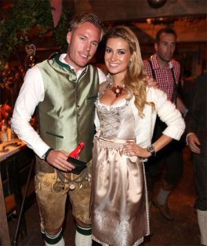 Mesut Ozil cướp bạn gái của đồng nghiệp?