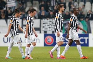 Juventus thua trận đầu, Serie A về thế song mã