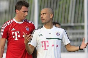 Mandzukic bất ngờ “tố” Pep Guardiola “chơi bẩn” tại Bayern