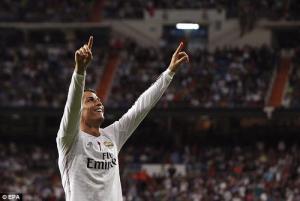 HLV Ancelotti lại tâng bốc Ronaldo