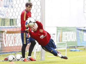 De Gea khiêm tốn trước cơ hội “phế truất” Casillas