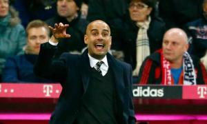 Josep Guardiola và vũ điệu cử chỉ bằng tay