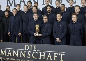 Các nhà ĐKVĐ thế giới bảnh bao tại buổi ra mắt phim Die Mannschaft