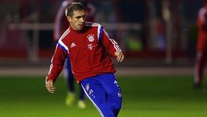 Lahm chấn thương mắt cá, Bayern tiếp tục khủng hoảng tuyến giữa