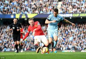 Màn solo ngoạn mục của Rooney ở derby Manchester