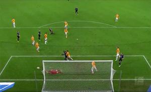 Năm pha cứu thua đỉnh nhất vòng 10 Bundesliga