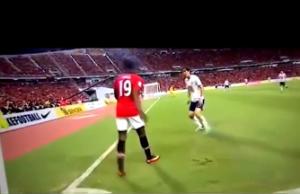 Cười té ghế với màn bình luận bóng đá hài vô đối