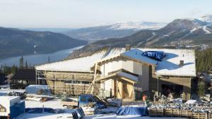 Ibra tạm nghỉ đá bóng làm… đốc công