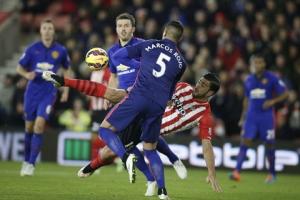 Trước thềm đại chiến M.U vs Liverpool: Van Gaal nên trở về với sơ đồ 4 hậu vệ