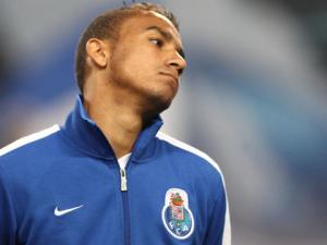 Chuyển nhượng Barca: Nhắm hậu vệ Porto thay Alves