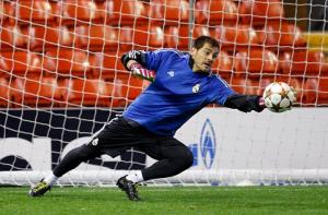 Iker Casillas tỏa sáng: “Thánh” đã trở lại