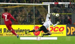 Top 5 pha cứu thua hay nhất vòng 15 Bundesliga