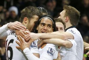 Van Gaal kêu gọi các cầu thủ M.U hỗ trợ Falcao