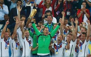 Thuyền trưởng “Quỷ đỏ” ủng hộ Manuel Neuer giành QBV 2014