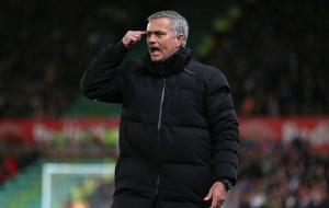 Chelsea thắng, Mourinho quay sang đá đểu… Real