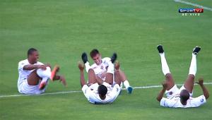 Pha ăn mừng kiểu con gián cực độc của Neymar và đồng đội