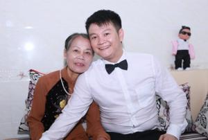 Văn Quyến từ chối quay lại bóng đá để phụng dưỡng mẹ già