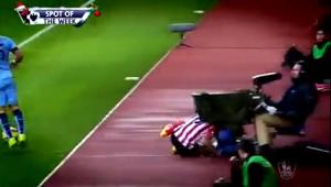 Những tình huống hài hước nhất lượt đi Premier League 2014/15