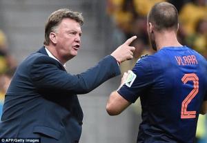 M.U chưa từng liên hệ với trung vệ thép của Aston Villa