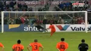 Cú sút penalty uy lực nhất lịch sử làng túc cầu